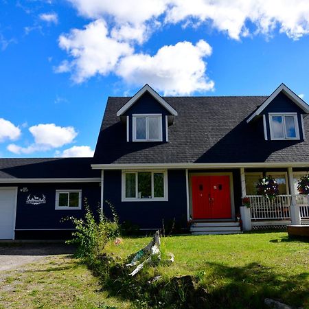 The Blue Cottage B&B Seventy Mile House エクステリア 写真