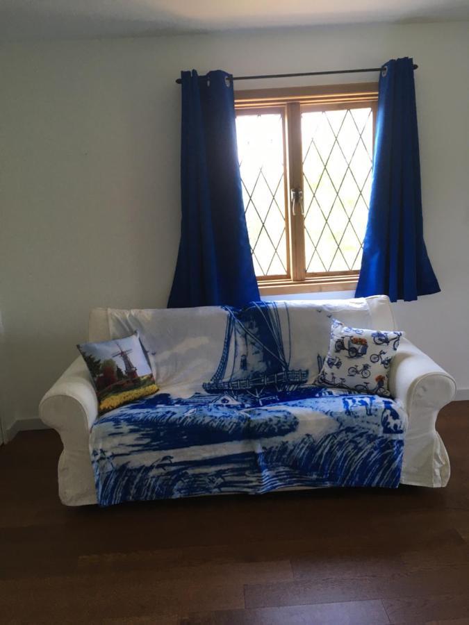 The Blue Cottage B&B Seventy Mile House エクステリア 写真