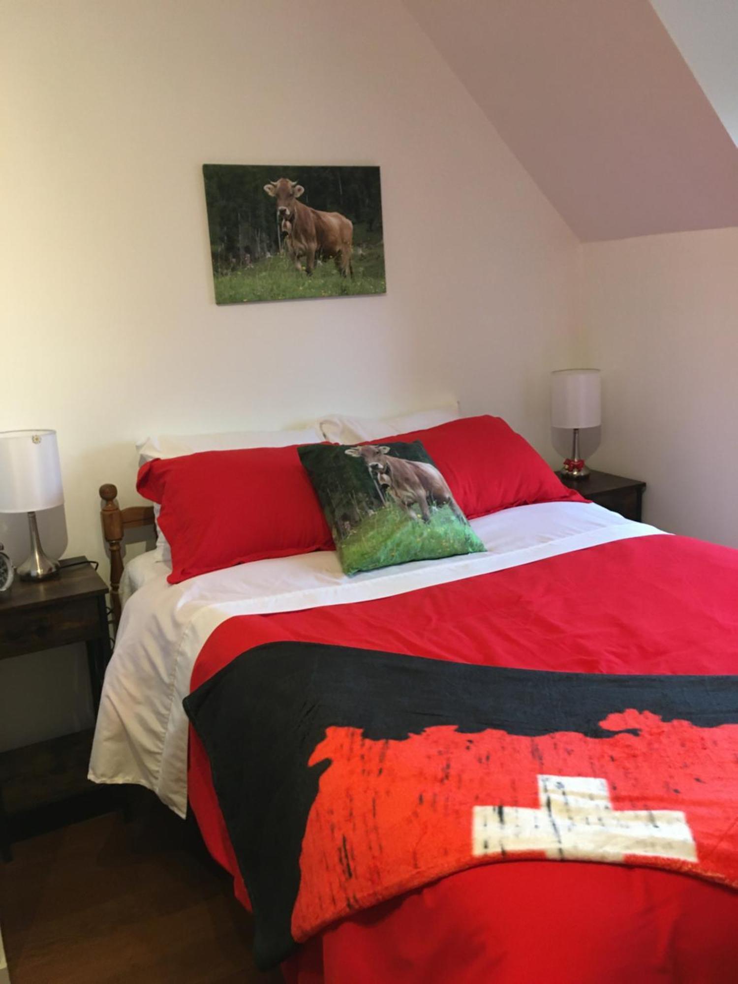 The Blue Cottage B&B Seventy Mile House エクステリア 写真
