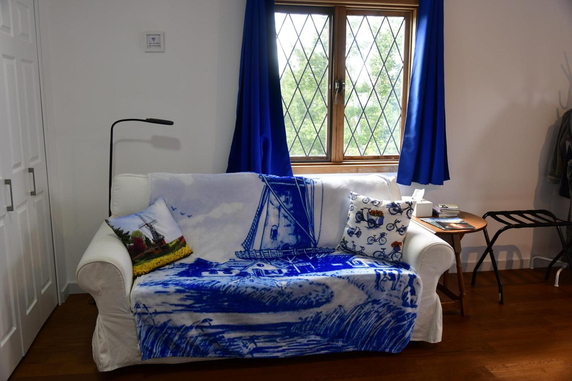 The Blue Cottage B&B Seventy Mile House エクステリア 写真